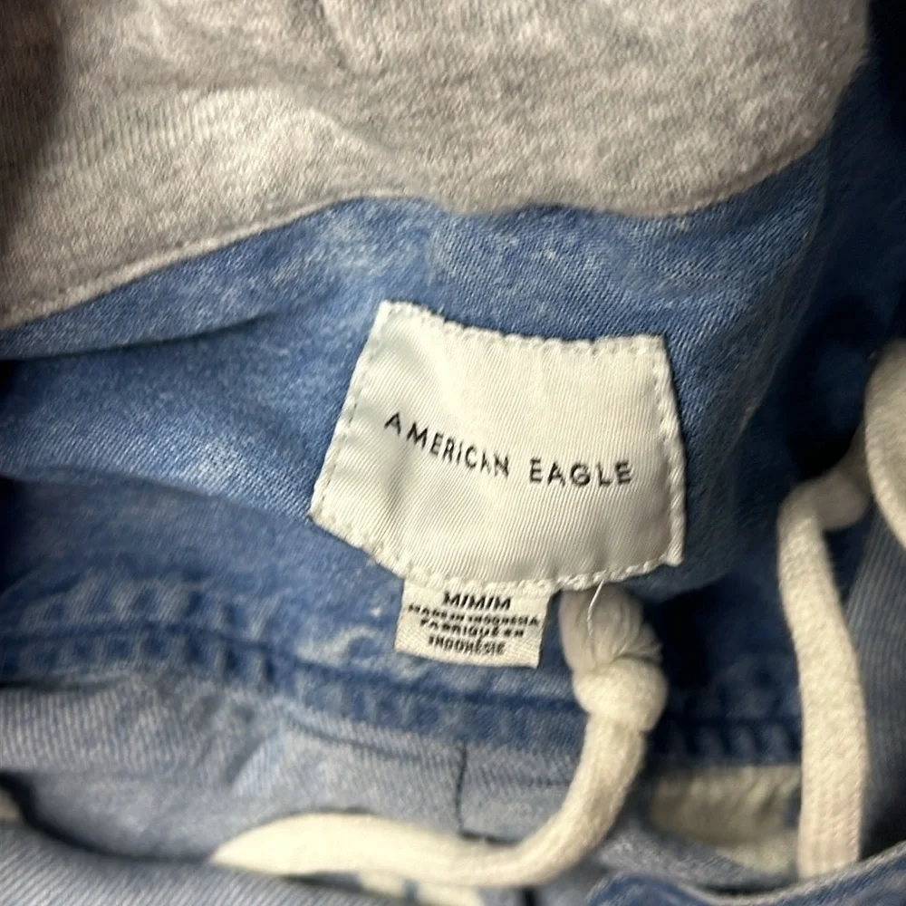 American Eagle Women’s Shacket Denim Bleached Cropped Hooded Cotton Sz Medium - Picture 6 of 6